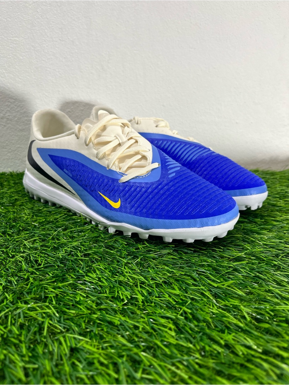 Nike Phantom 6 Abrasion Resistant Soccer Shoes Men HQ2327-400  Size M7.5/W9
